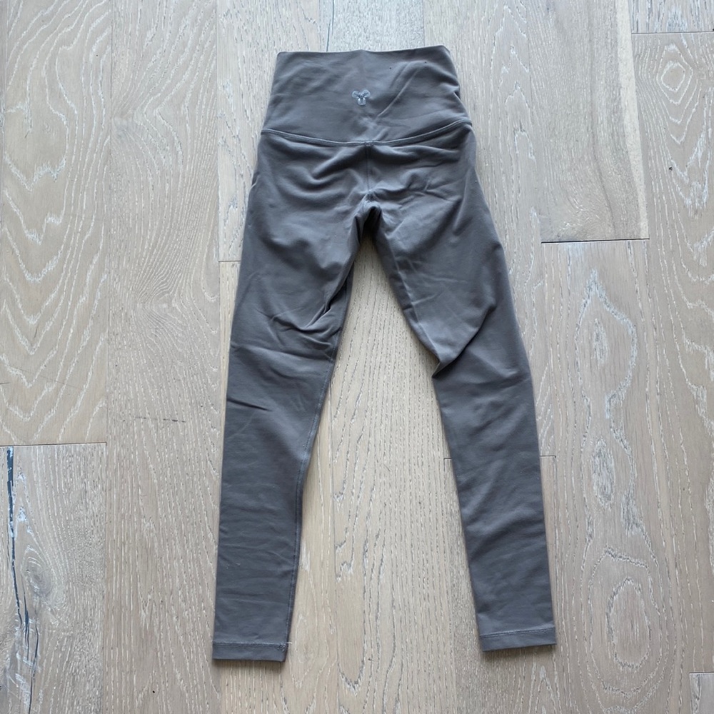 Aritzia TNA high waisted leggings